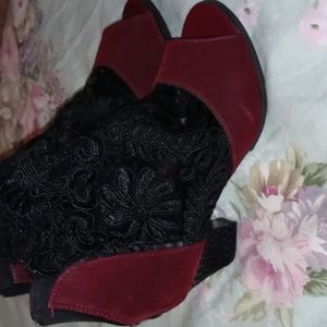 Women's lace and suede ( red) heeled dress shoes. Size 6. European size 37.